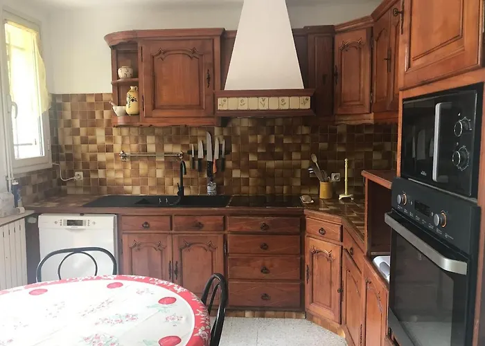 Avec Piscine Chauffee * Servian